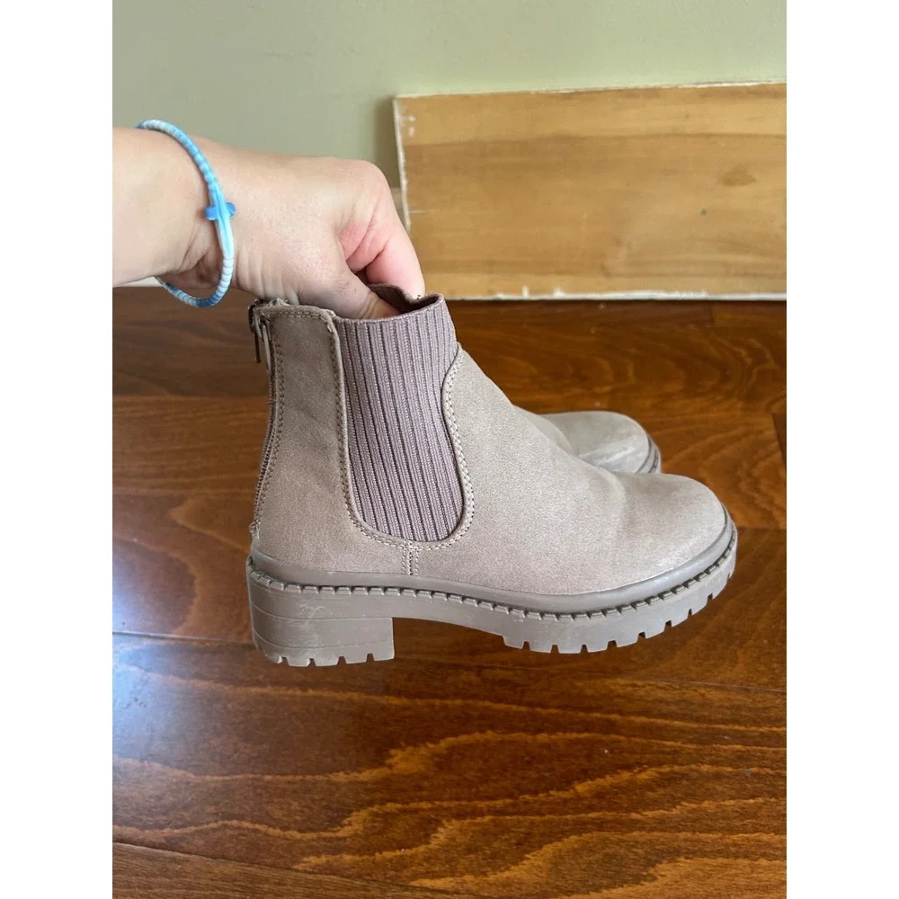 Steve Madden Girls Taupe Faux Suede Lug Sole Chelsea Ankle Boots‎ Size  2